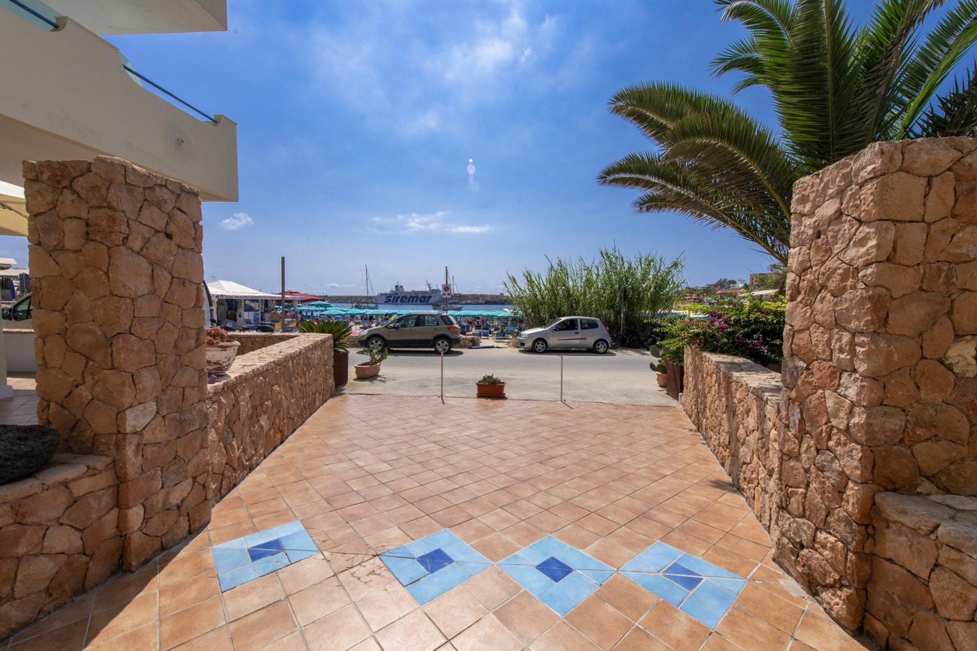 Hotel Baia Turchese Lampedusa Bagian luar foto